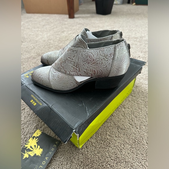 NEW in box Very Volatile Booties - Picture 3 of 6